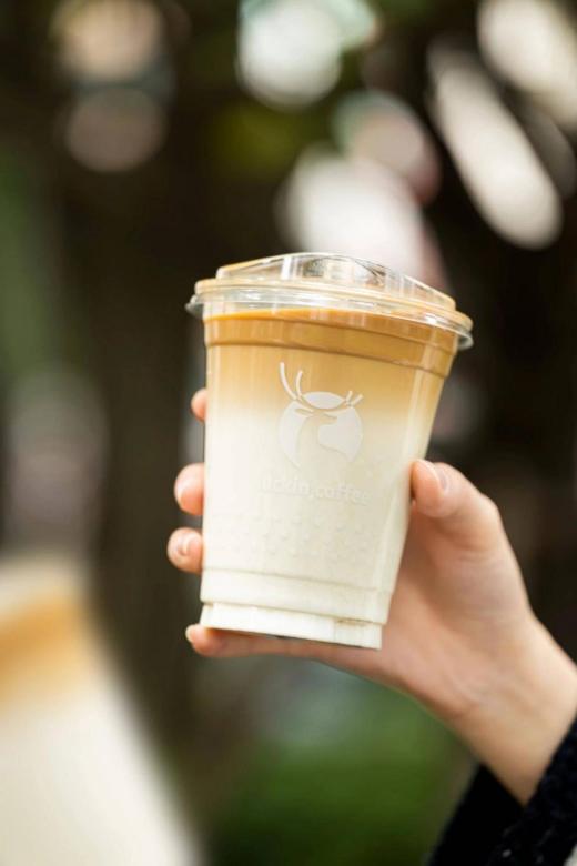 瑞幸咖啡新品“山茶花·Dirty”,秋天味蕾的律动